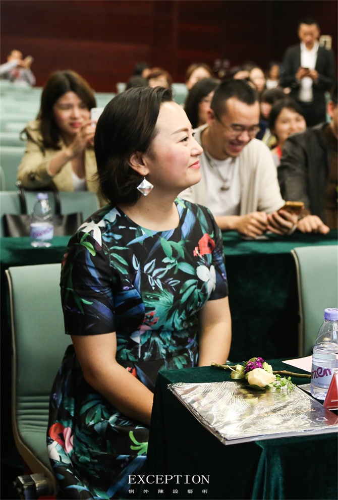 “十雅”魅力綻放，你們注意到女神手上的藍(lán)色錦魚了嗎？-別墅設(shè)計(jì),軟裝設(shè)計(jì),室內(nèi)設(shè)計(jì),豪宅設(shè)計(jì),深圳例外軟裝設(shè)計(jì)公司