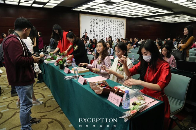 “十雅”魅力綻放，你們注意到女神手上的藍(lán)色錦魚了嗎？-別墅設(shè)計(jì),軟裝設(shè)計(jì),室內(nèi)設(shè)計(jì),豪宅設(shè)計(jì),深圳例外軟裝設(shè)計(jì)公司